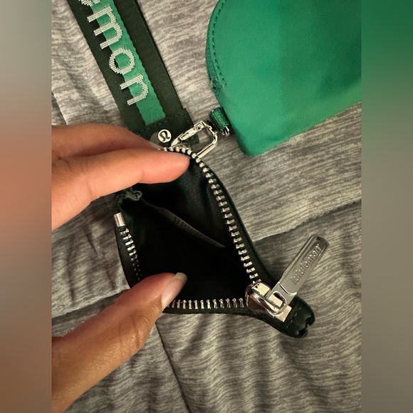 NWOT lululemon athletica Green and Black Key & Card Holder Set - Picture 4 of 4